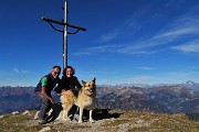 06 Alla croce di vetta di Cima Menna (2300 m)